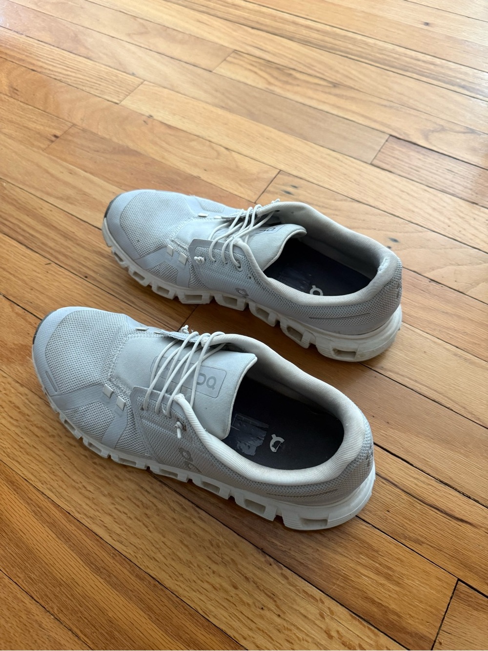 On Running Men's Cloudflow Sneakers in Light Gray and White - Picture 4 of 5